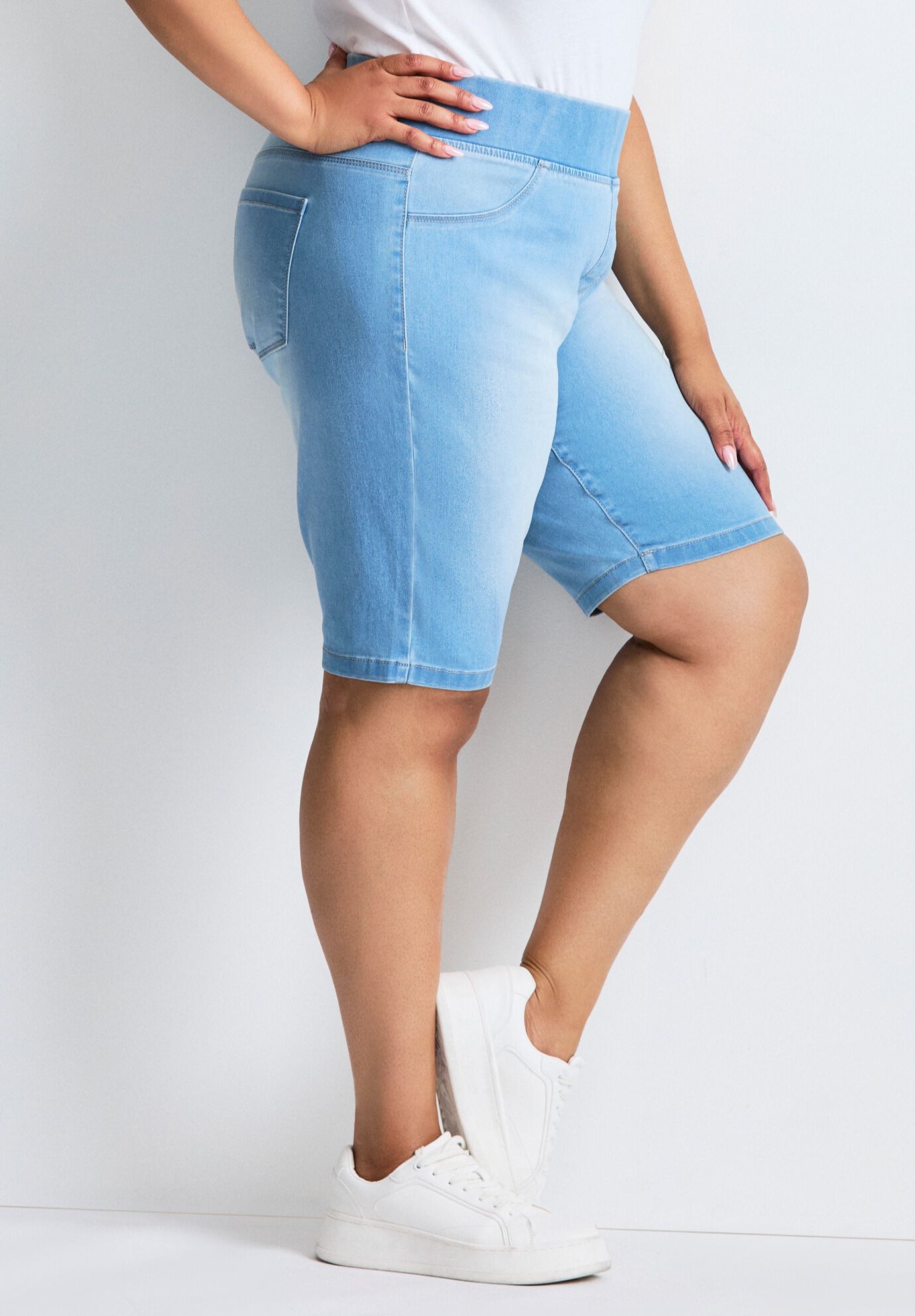 Butter Denim Pull On Short, LIGHT WASH, alternate image number 3