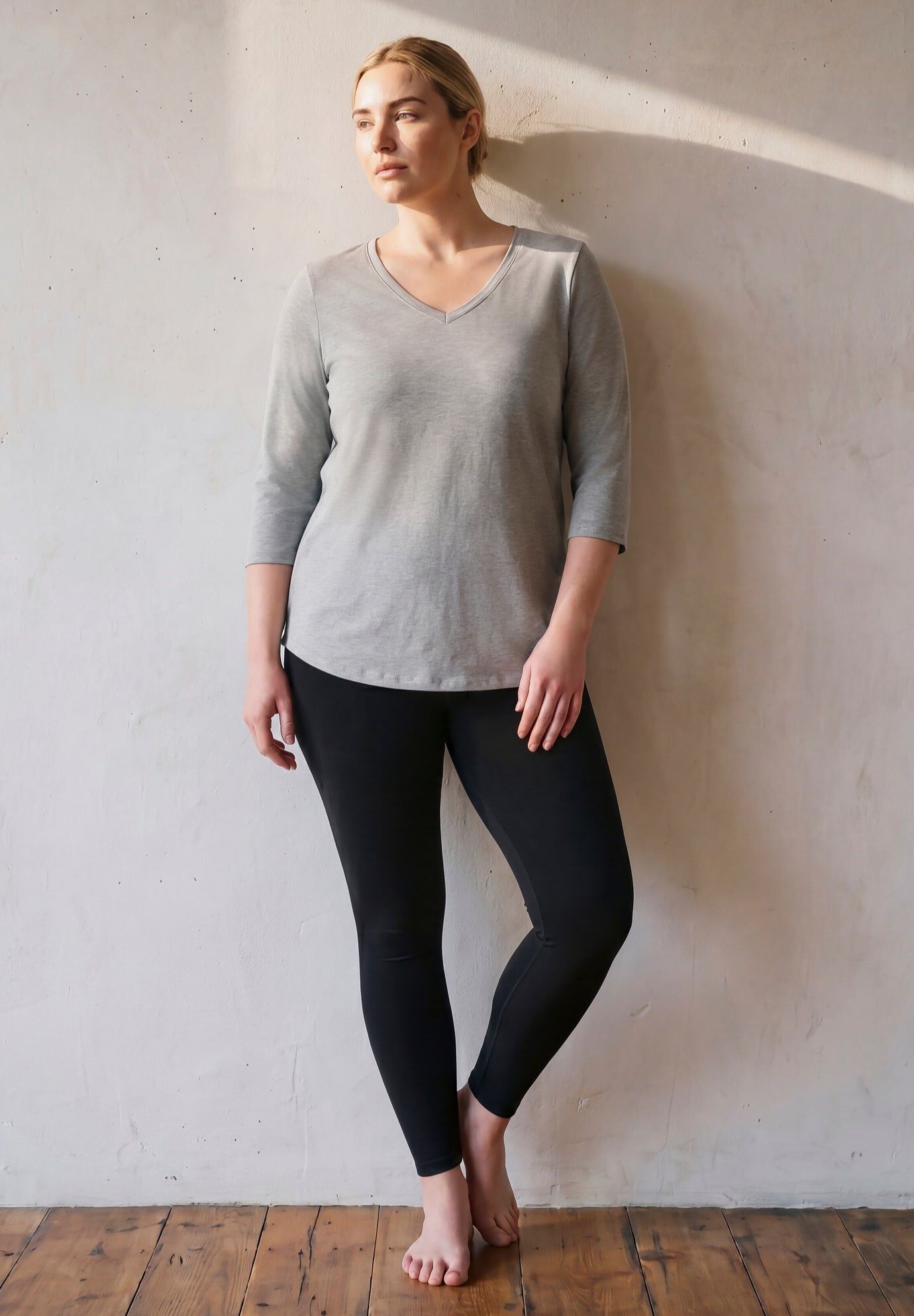 Signature 3/4 Sleeve V-Neck Tee, HEATHER GREY, hi-res image number 0