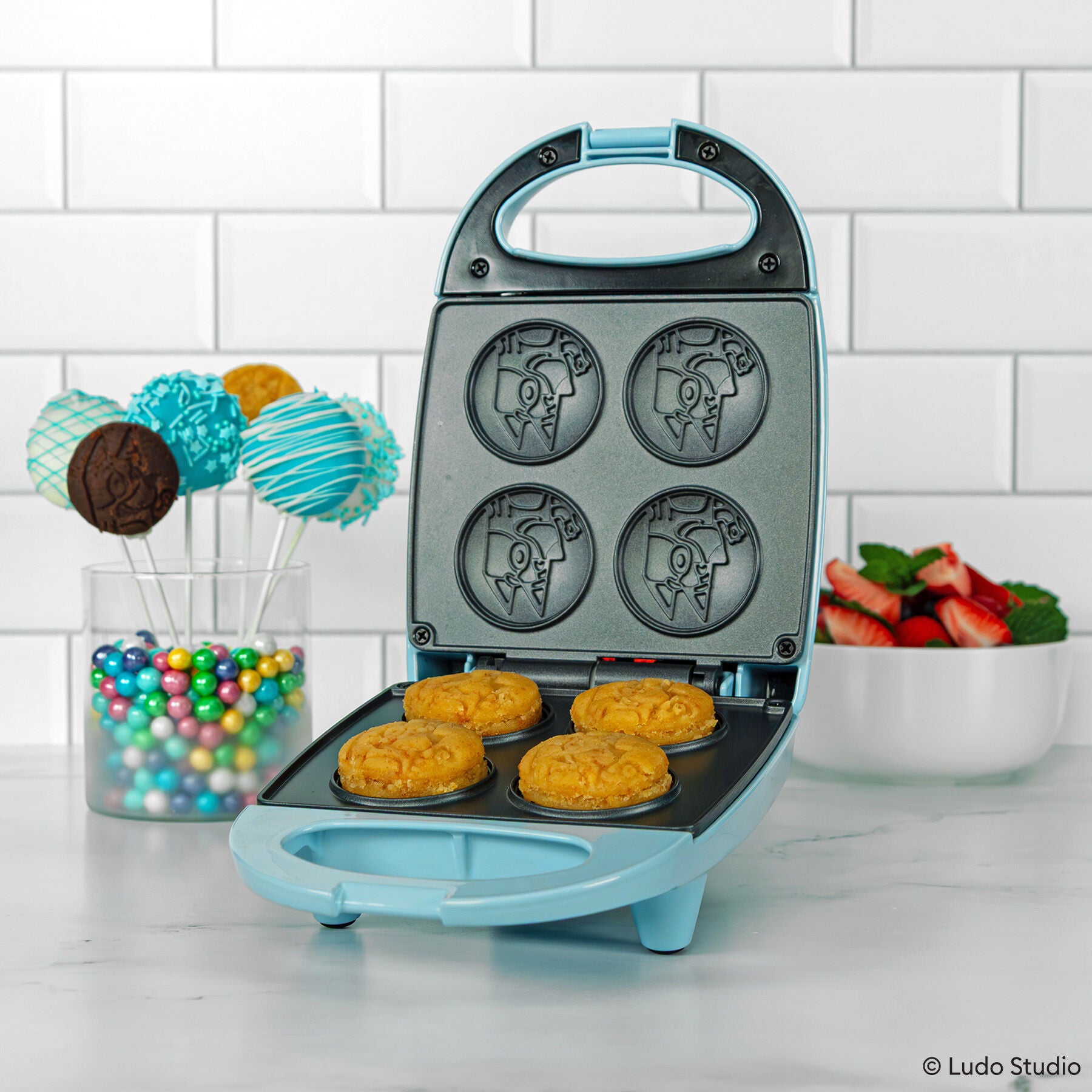 Bluey Cake Pop Maker, BLUE, alternate image number 1