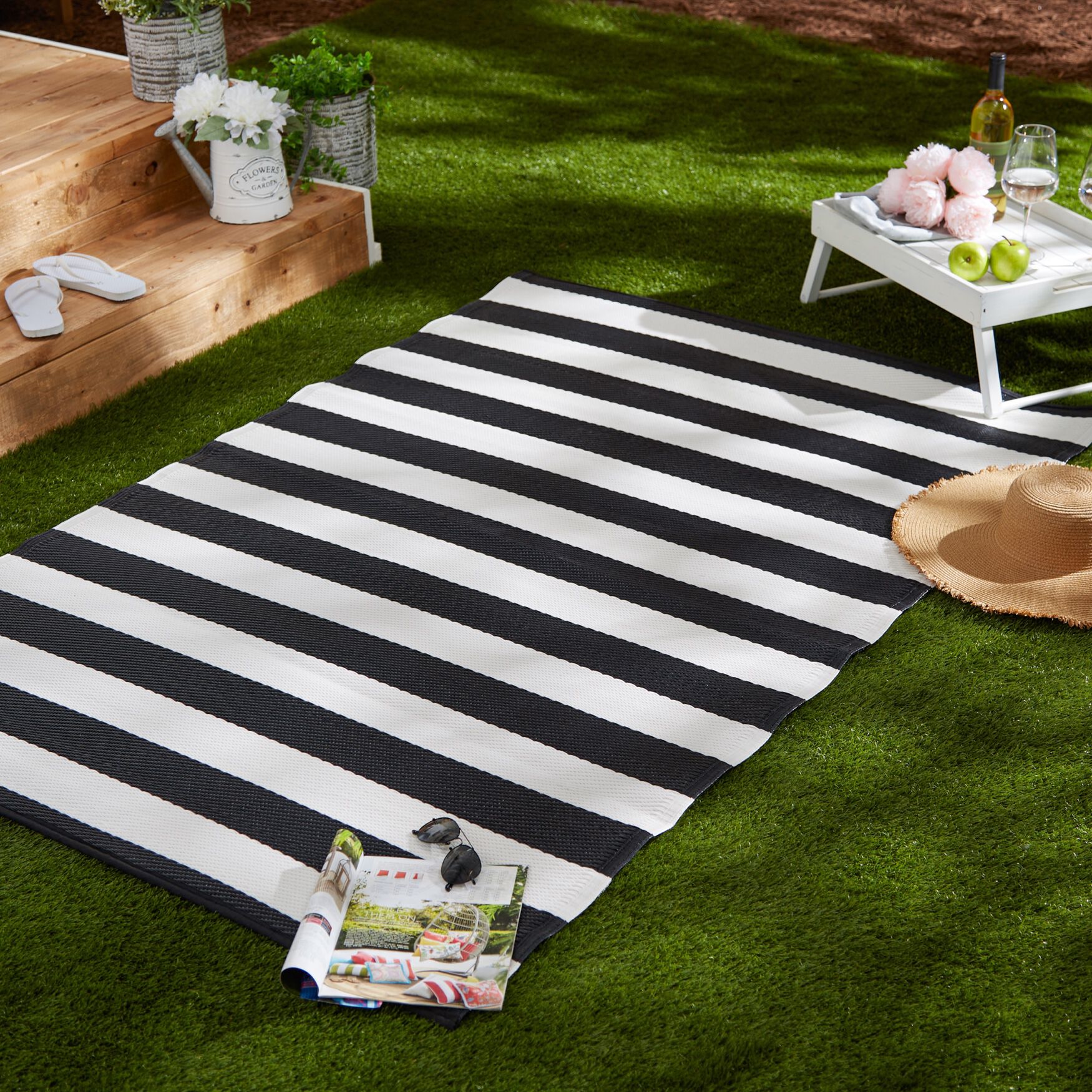 Gray/White Stripe Outdoor Rug 4X6 Ft Floor Coverings, , alternate image number 3