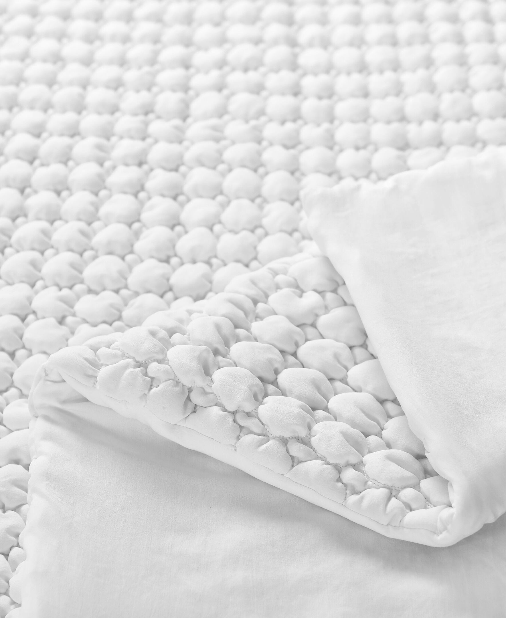 CLOUD PUFF FULL/QUEEN 3PC. QUILT SET, WHITE, alternate image number 4