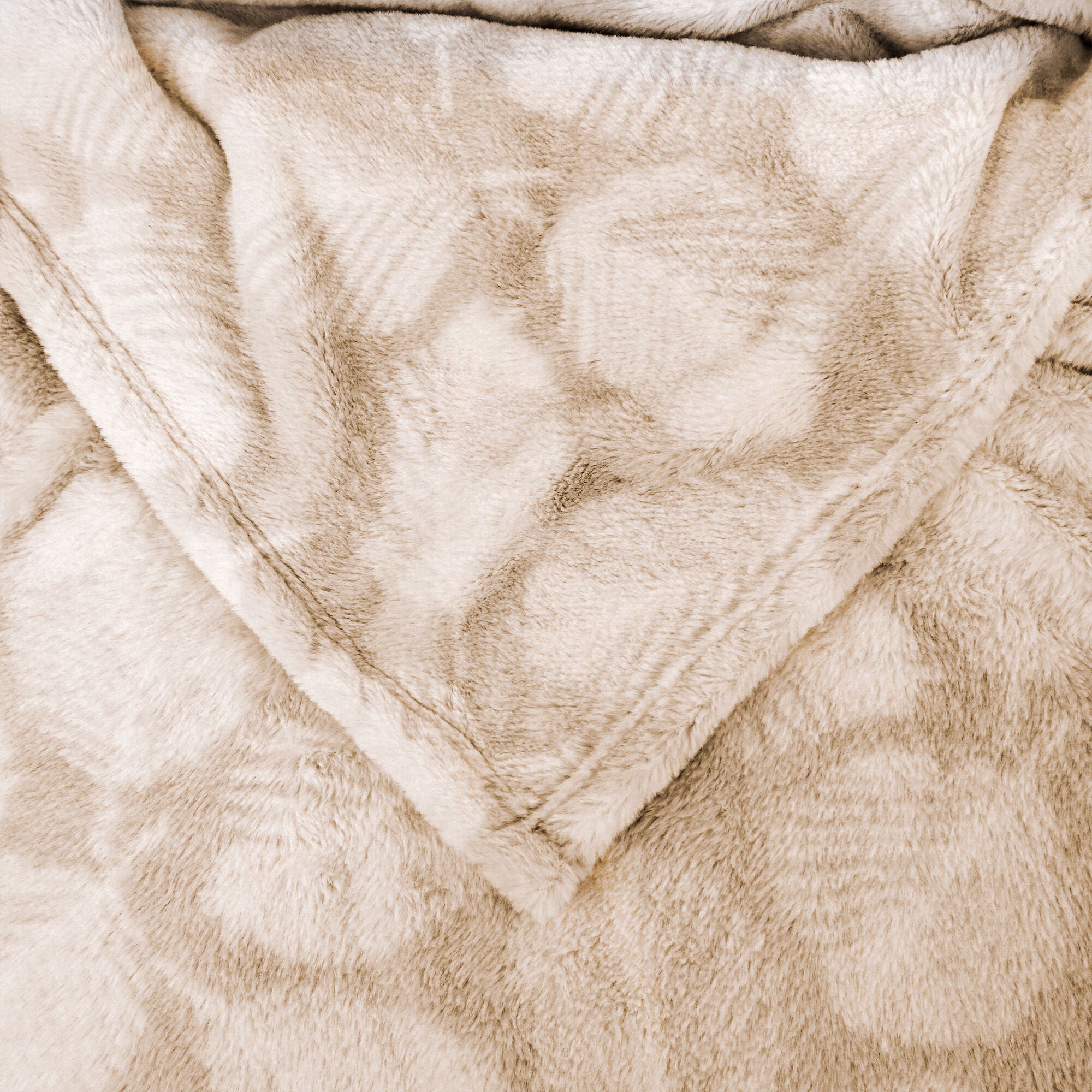 HGTV Super Luxe Faux Fur Throw Blanket Manchester Nomadic Desert 50 x 70 inches, BROWN, alternate image number 3