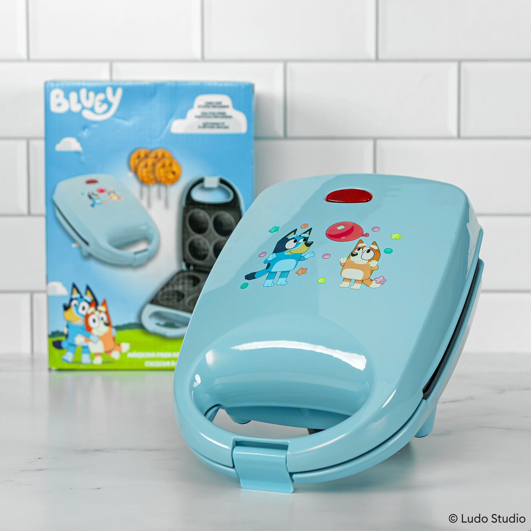 Bluey Cake Pop Maker, BLUE, alternate image number 3