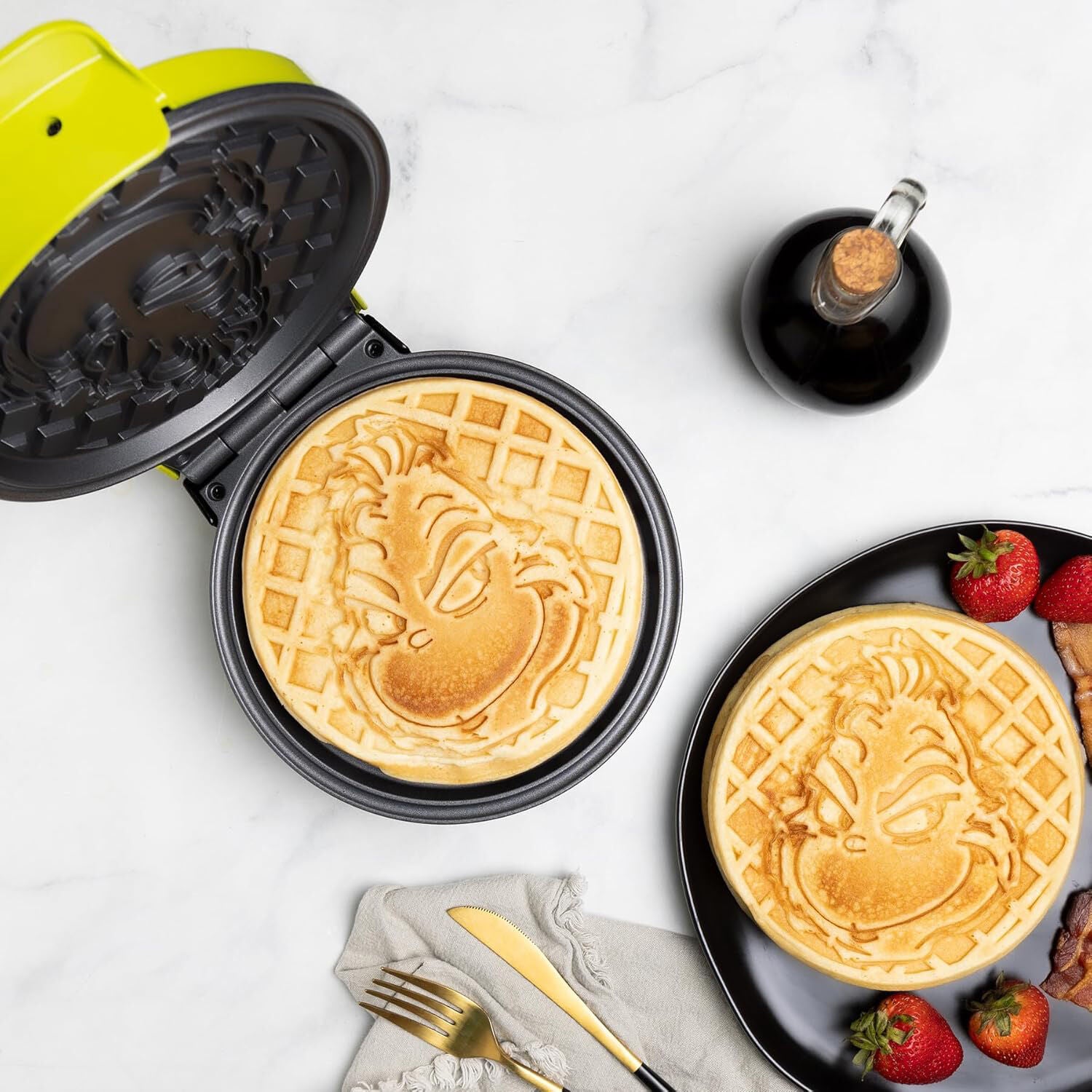  Dr. Seuss The Grinch Waffle Maker, GREEN, alternate image number 1