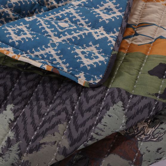 Black Bear Lodge Quilted Throw Blanket, , alternate image number null