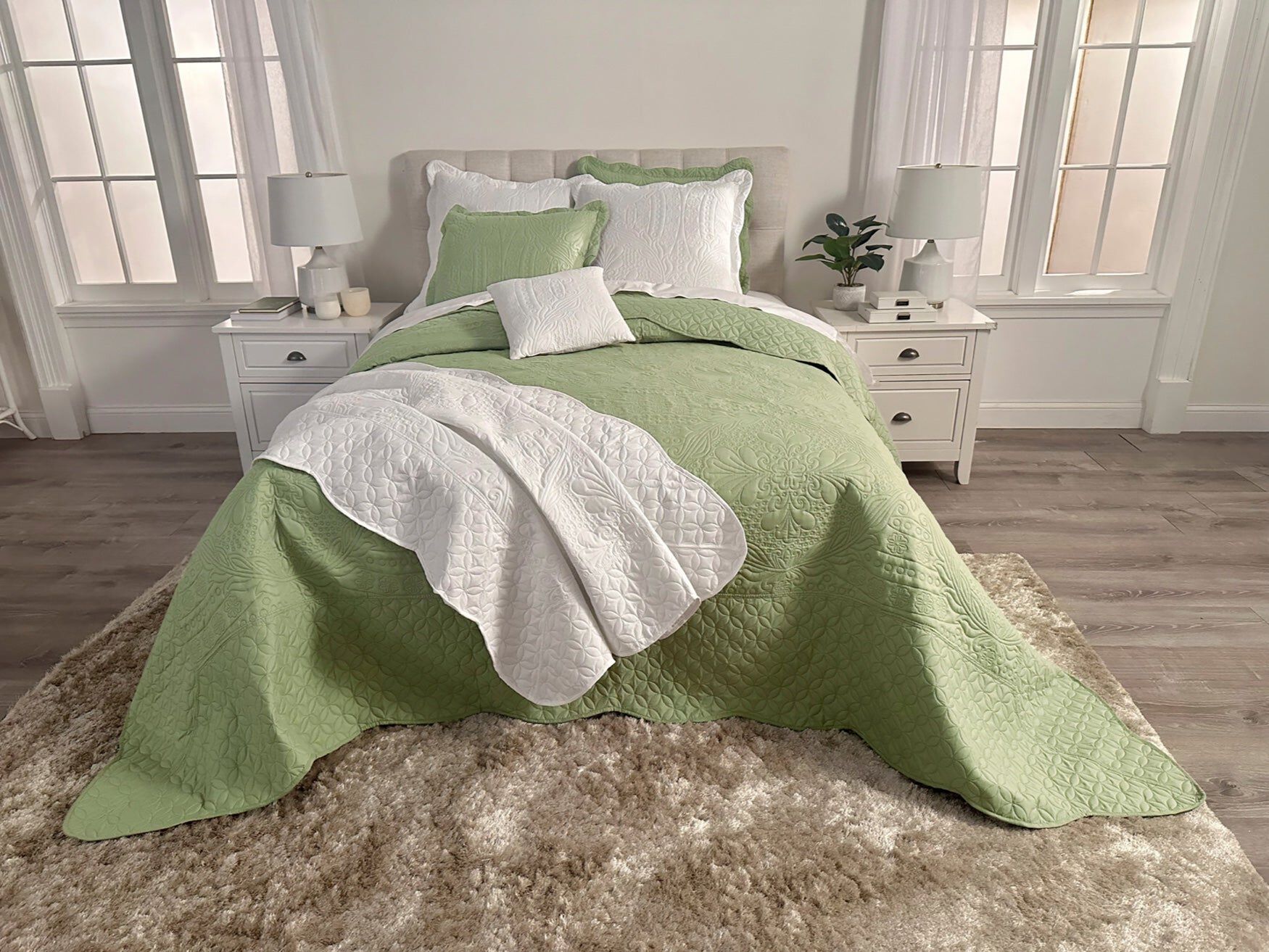 Lily Damask Bedspread