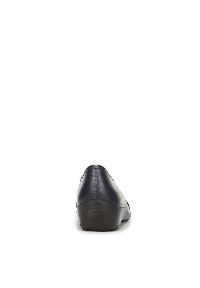 Inga Pump, , on-hover image number null