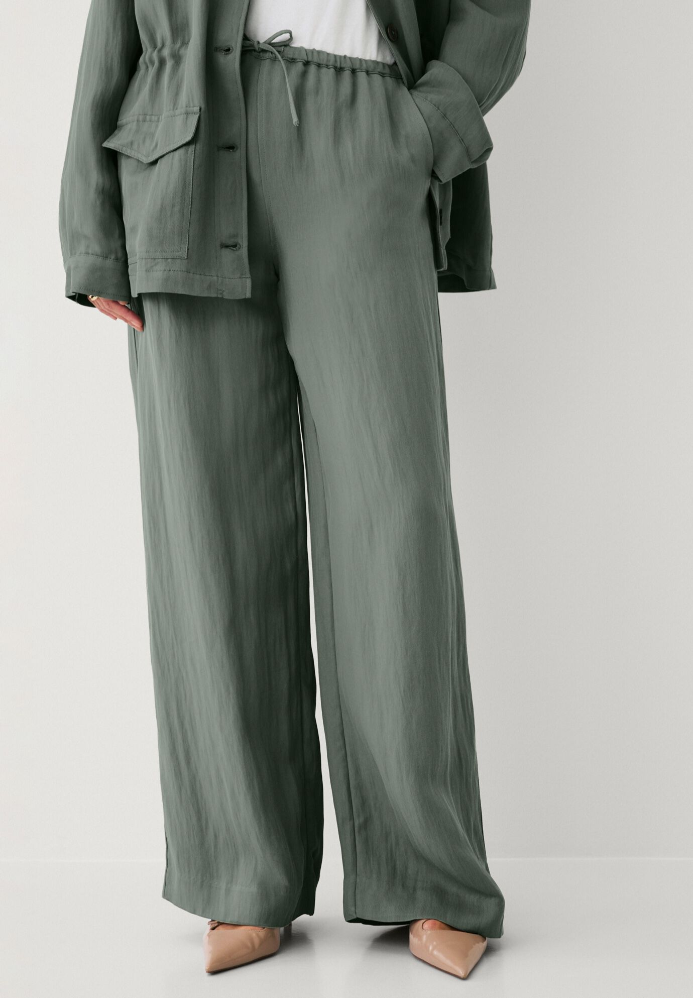 Drapey Wide Leg Elastic Waist Pant, DESERT GREEN, alternate image number 2