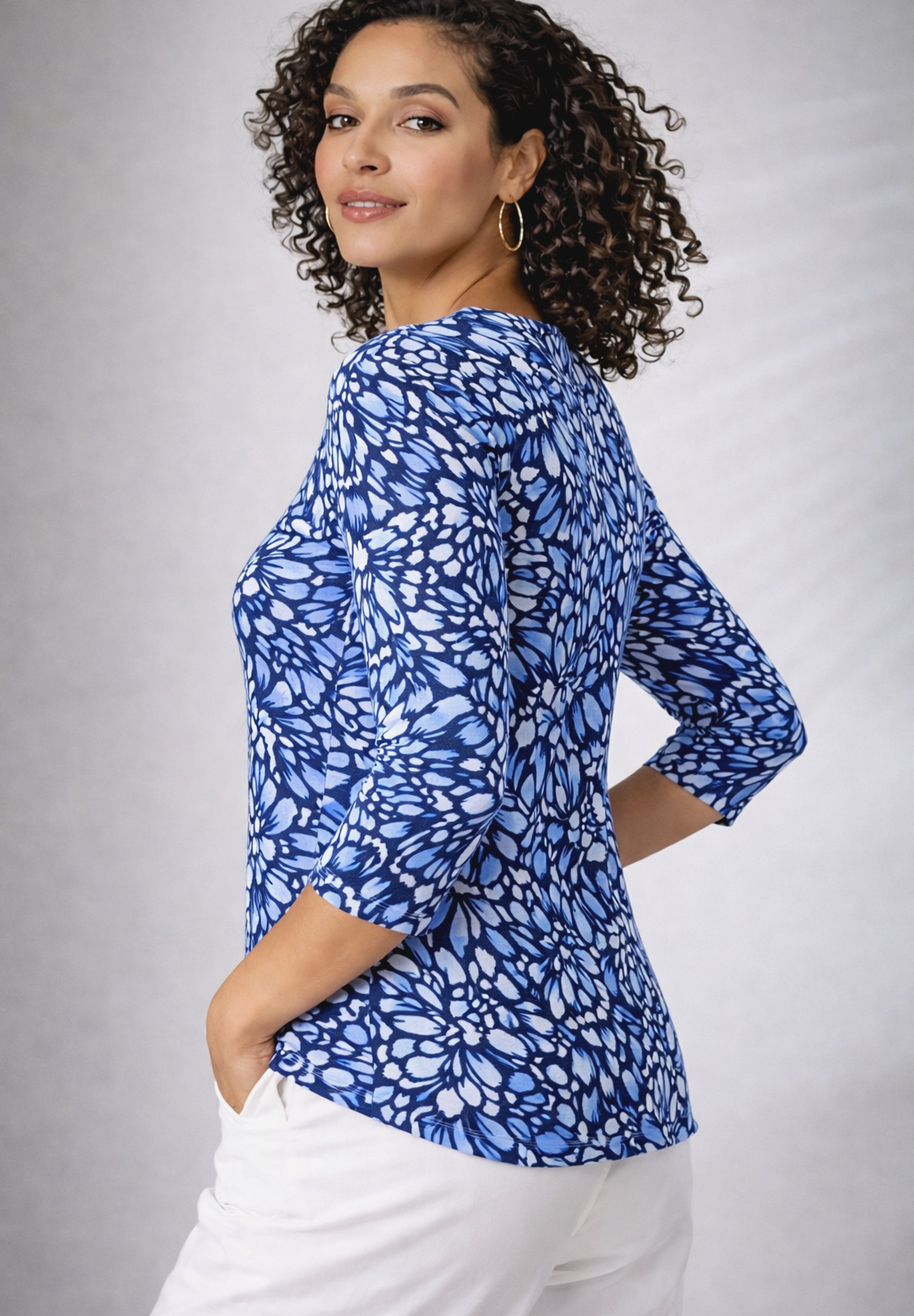 Stretch Cotton Scoop Neck Tee image number 2