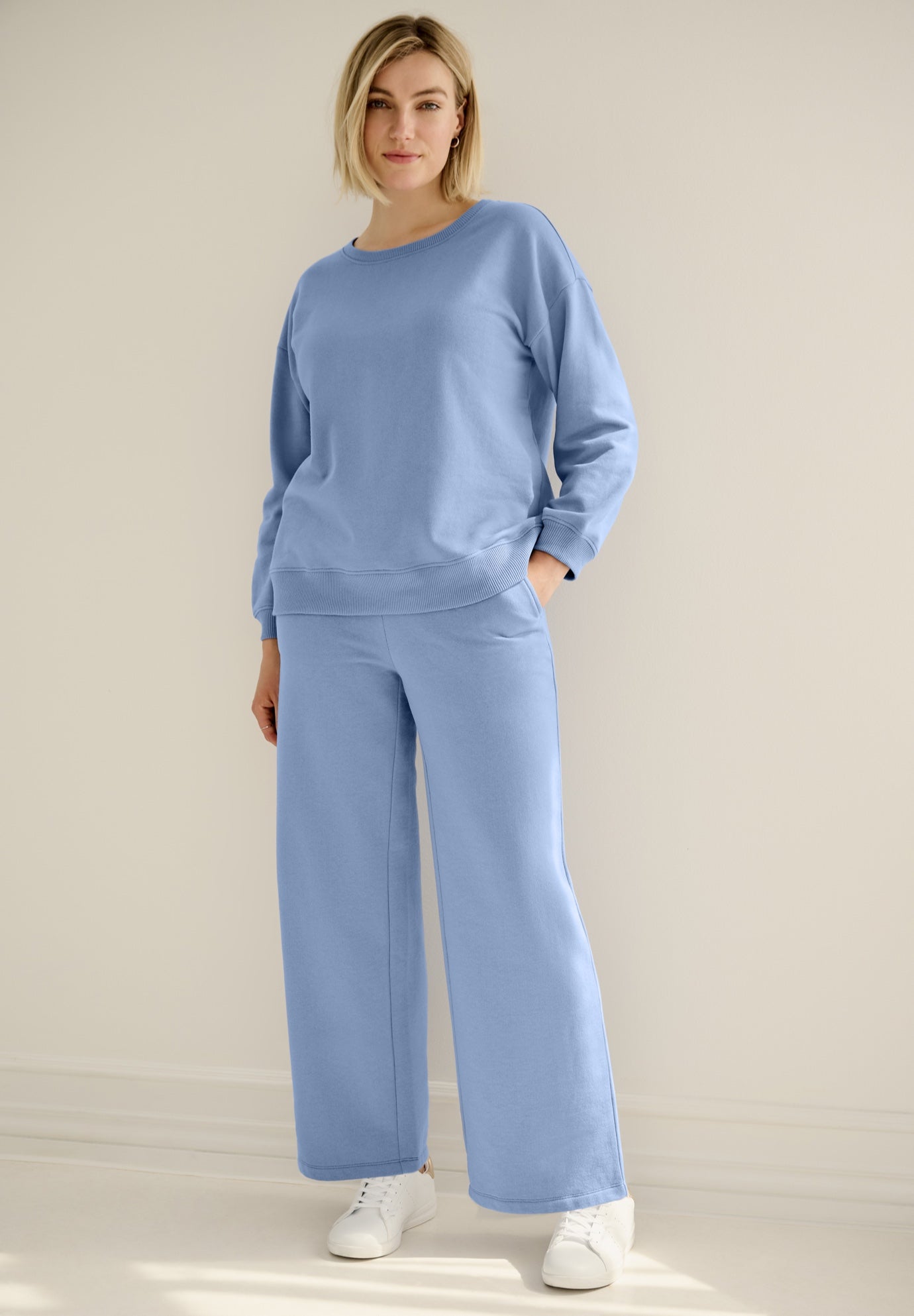 Wide Leg Fleece Sweatpant With Drawstring Waist image number 0