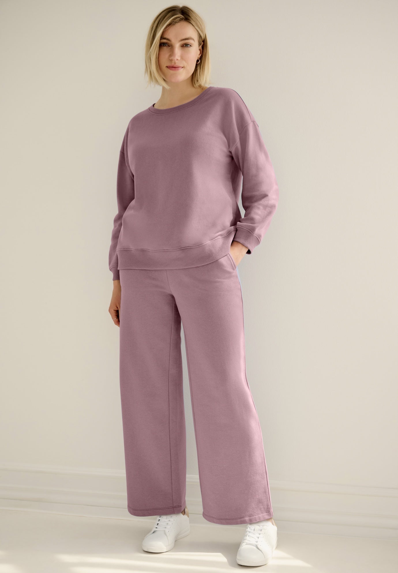 Wide Leg Fleece Sweatpant With Drawstring Waist image number 0