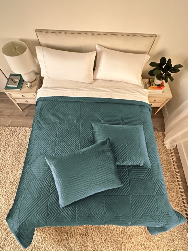 Geo Diamond Velvet Quilt image number 4