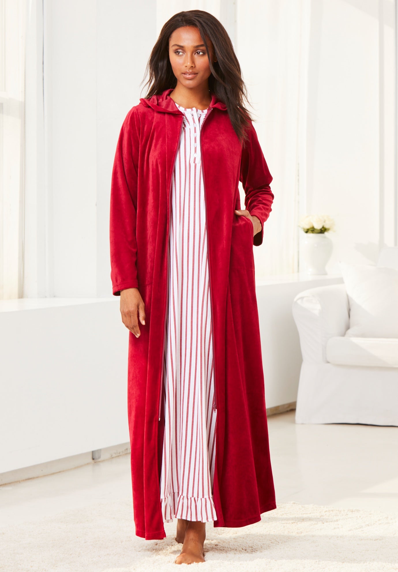Dreams & Co&reg; Hooded Velour Robe image number 5