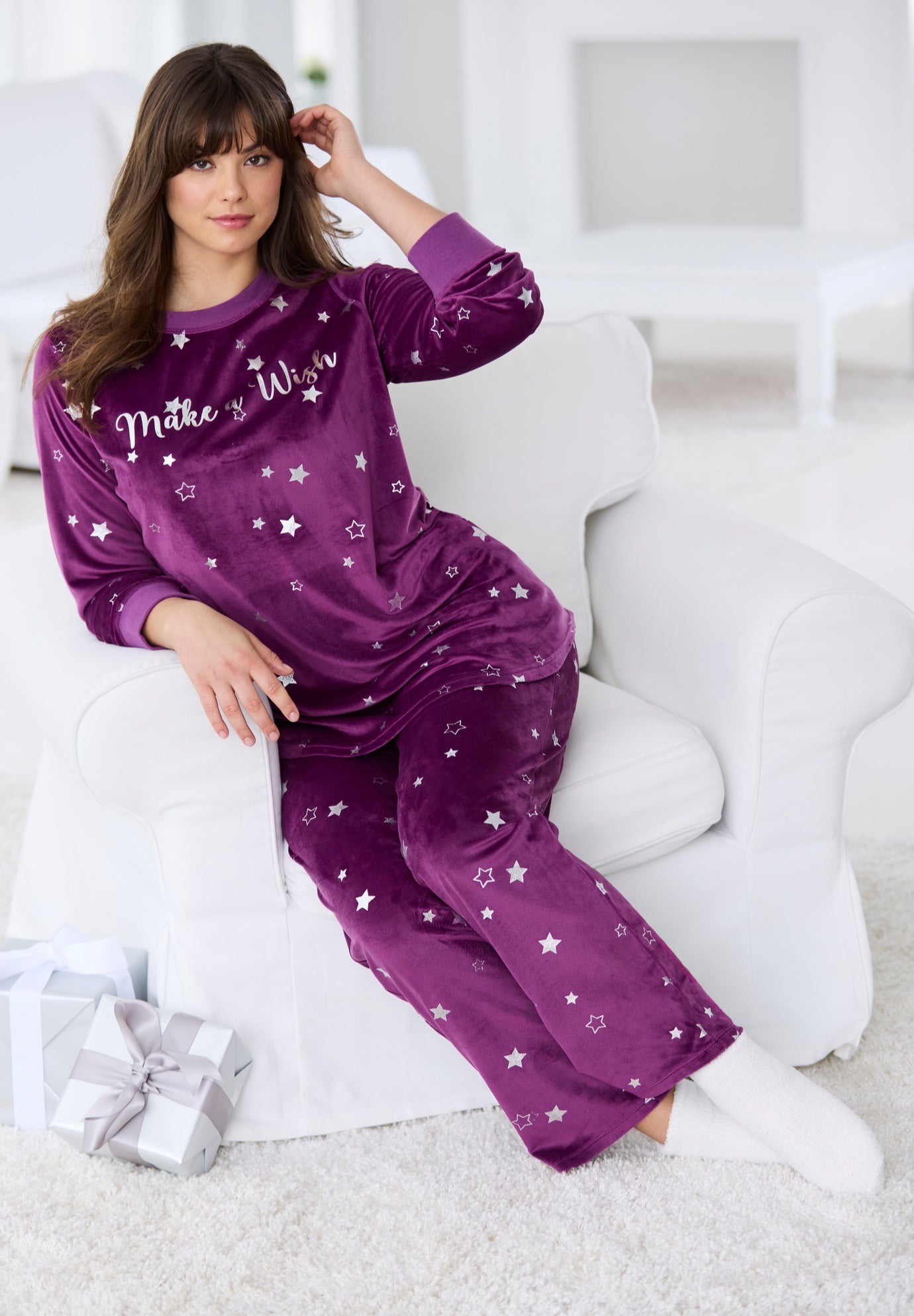 Dreams & Co. ® Velour Pajama with FREE Fuzzy Socks image number 4
