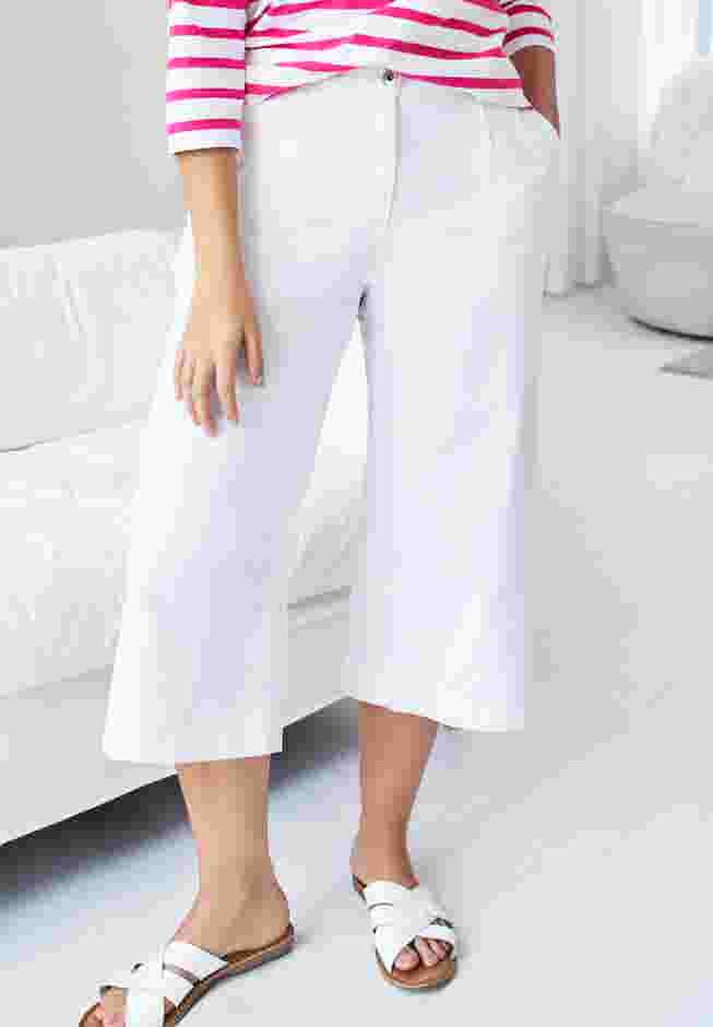 Lightweight Wide-Leg Crop Jeans image number 0