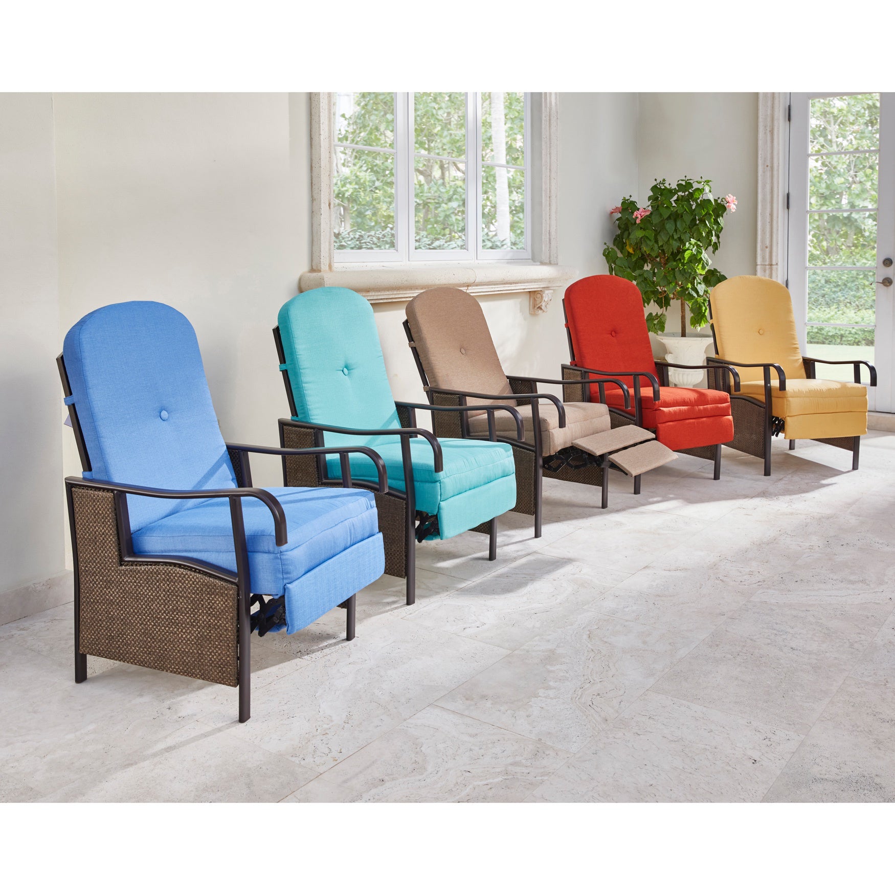 Oversized Outdoor Recliner image number 0