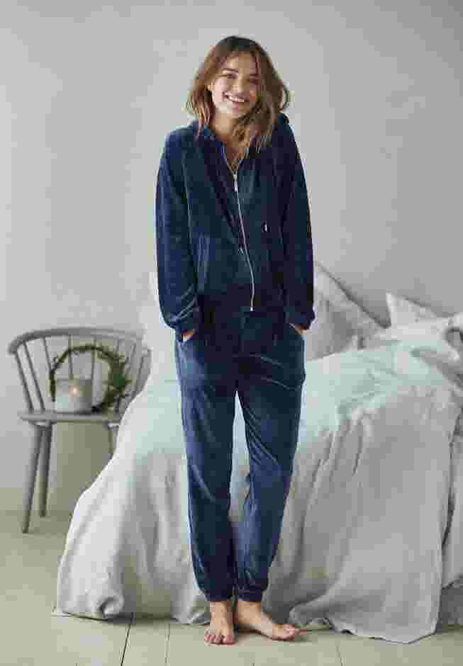 Velour Hooded Sweatshirt image number 3