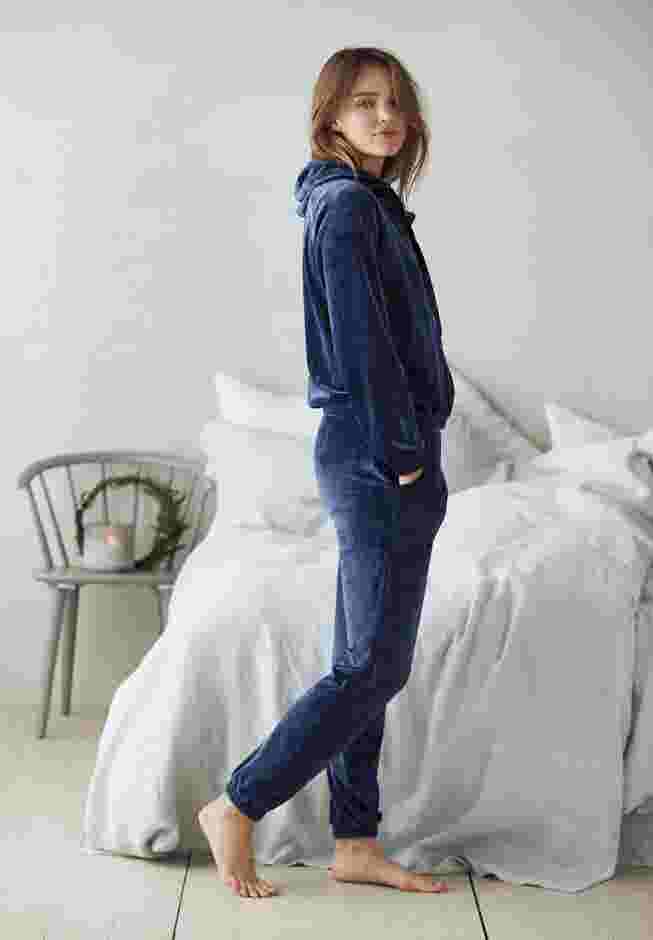 Velour Hooded Sweatshirt image number 4