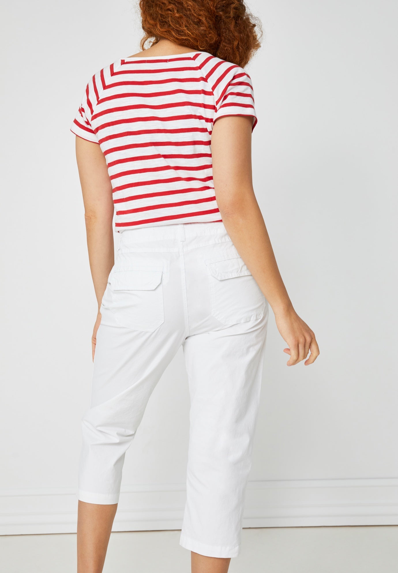 Rounded V-neck Tee image number 1