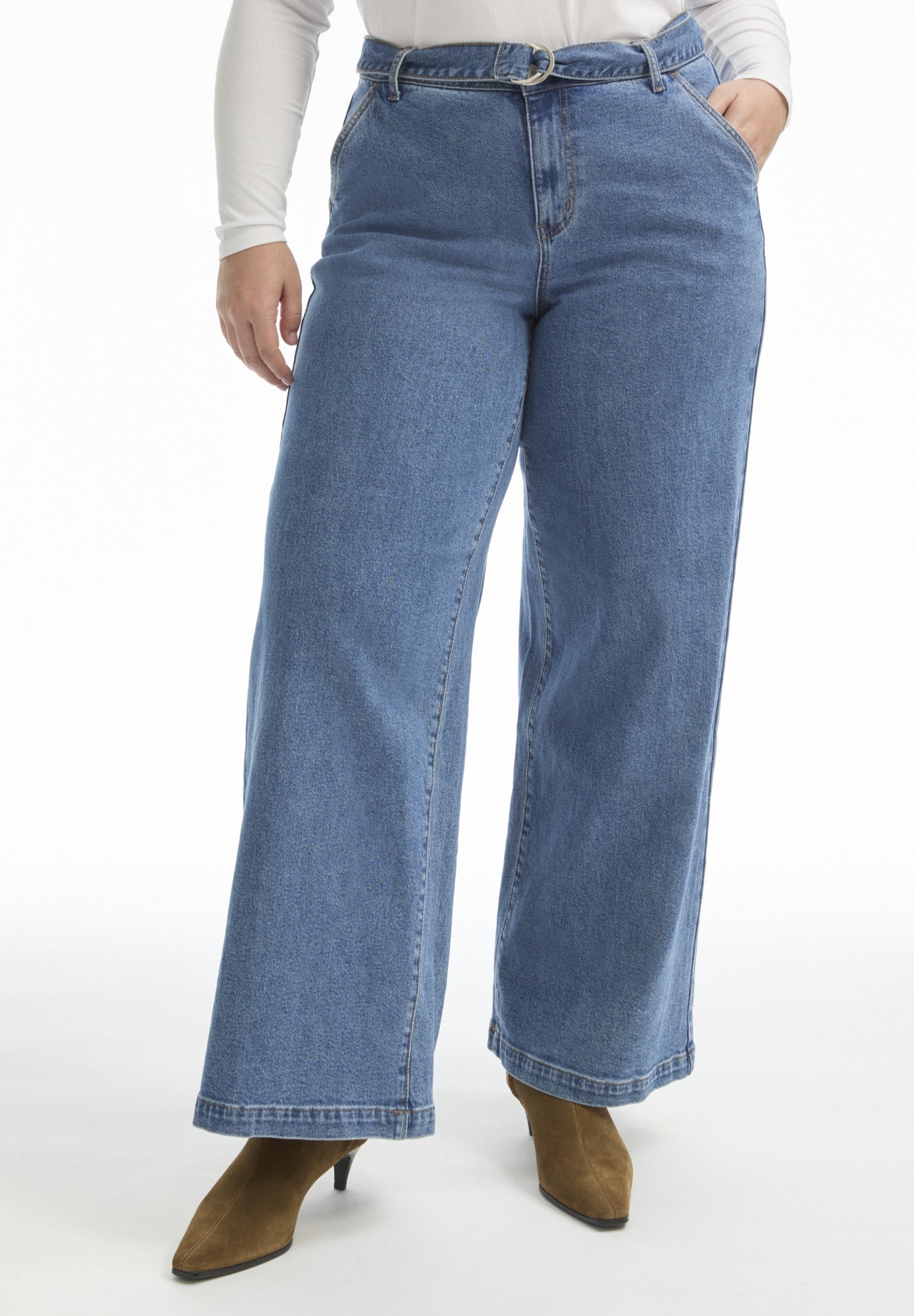 Curvie Fit High-Waisted Wide-Leg Utility Jean image number 0