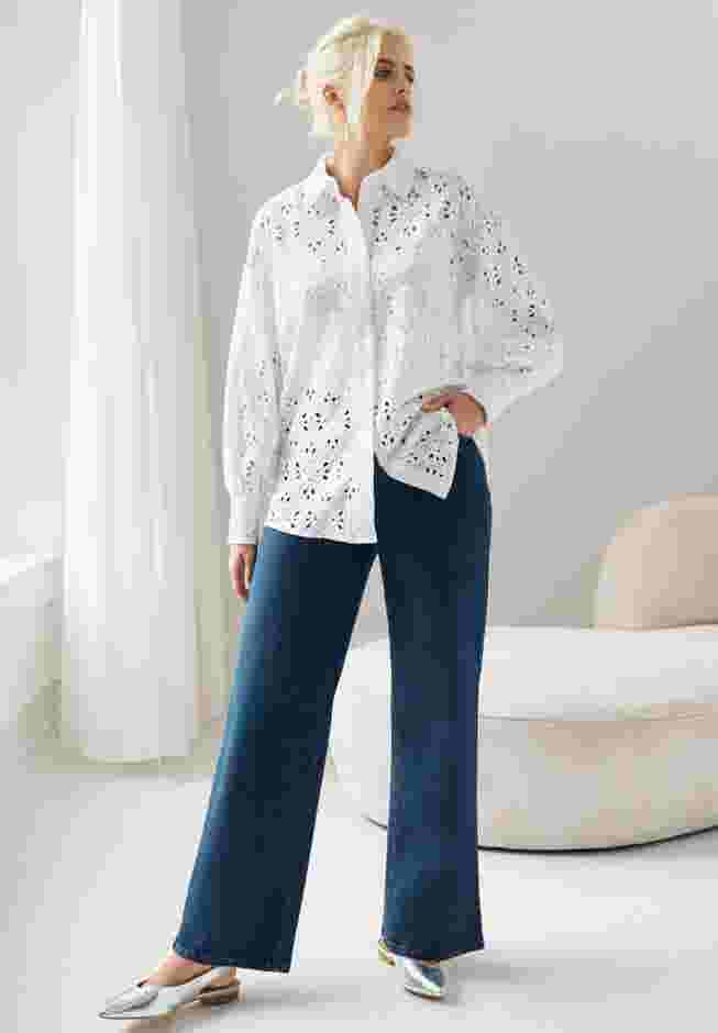 Eyelet Button Front Shirt With Blouson Sleeves image number 4