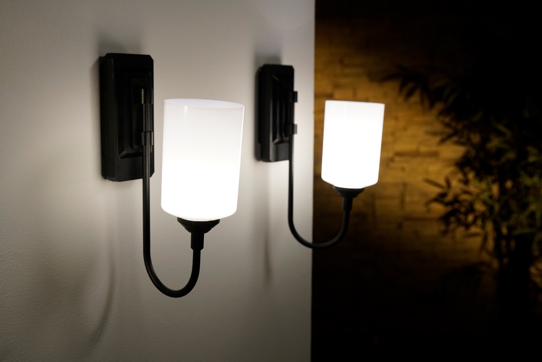 Smart Sconce&trade; Wireless Wall Light image number 2