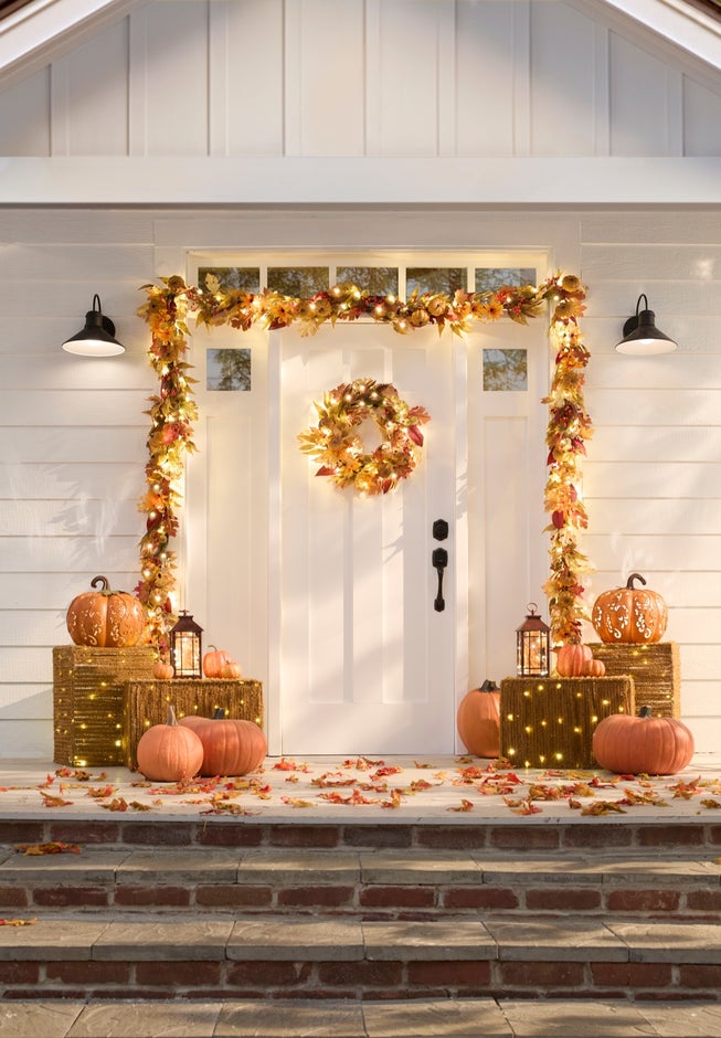 Pre-Lit Hay Bale image number 1