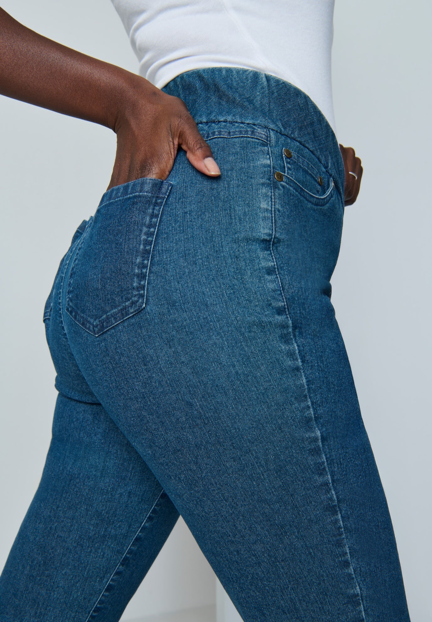Comfort Waist Stretch Denim Straight-Leg Jean image number 1