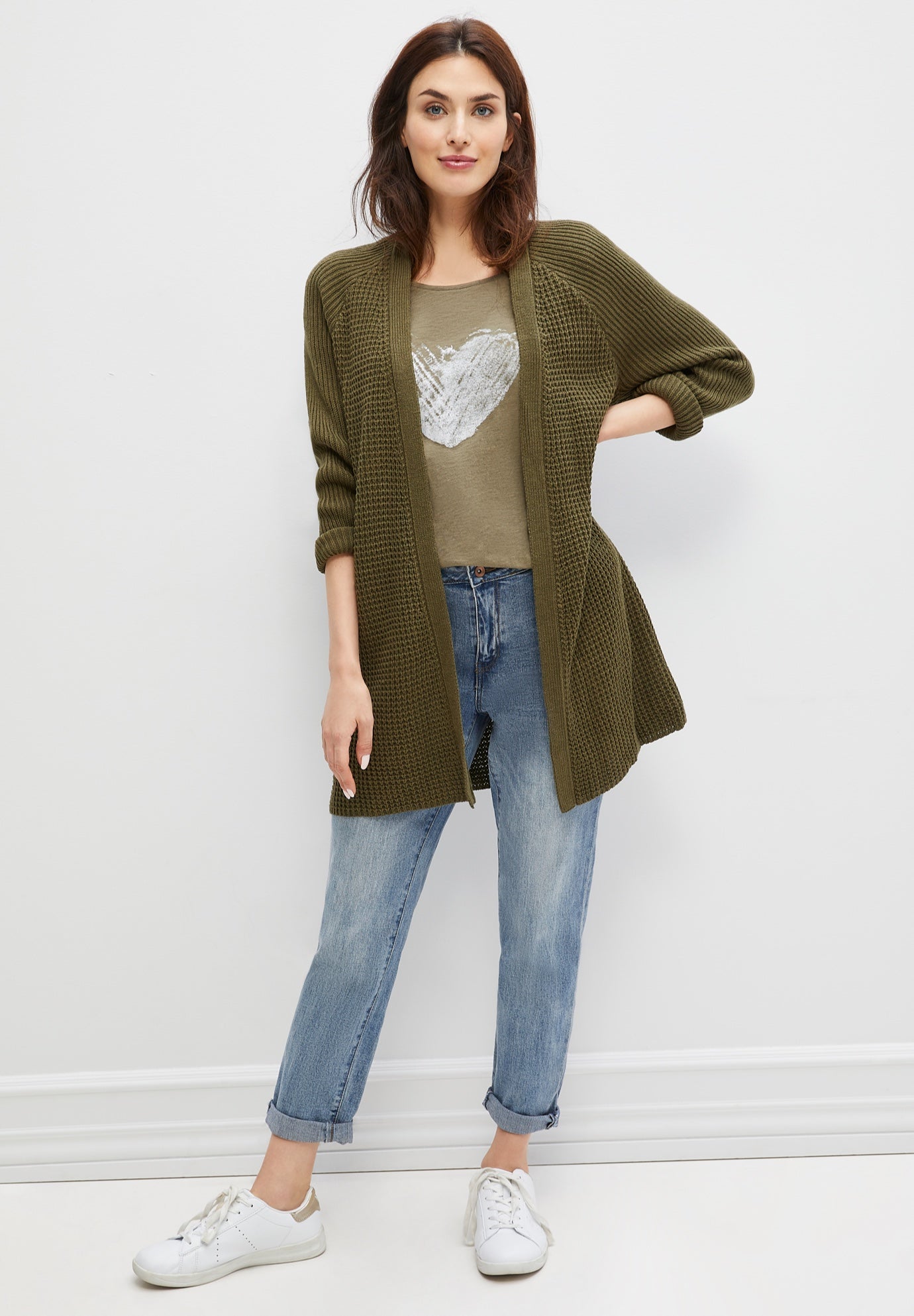 Mid-Rise Stretch Boyfriend Jeans image number 0