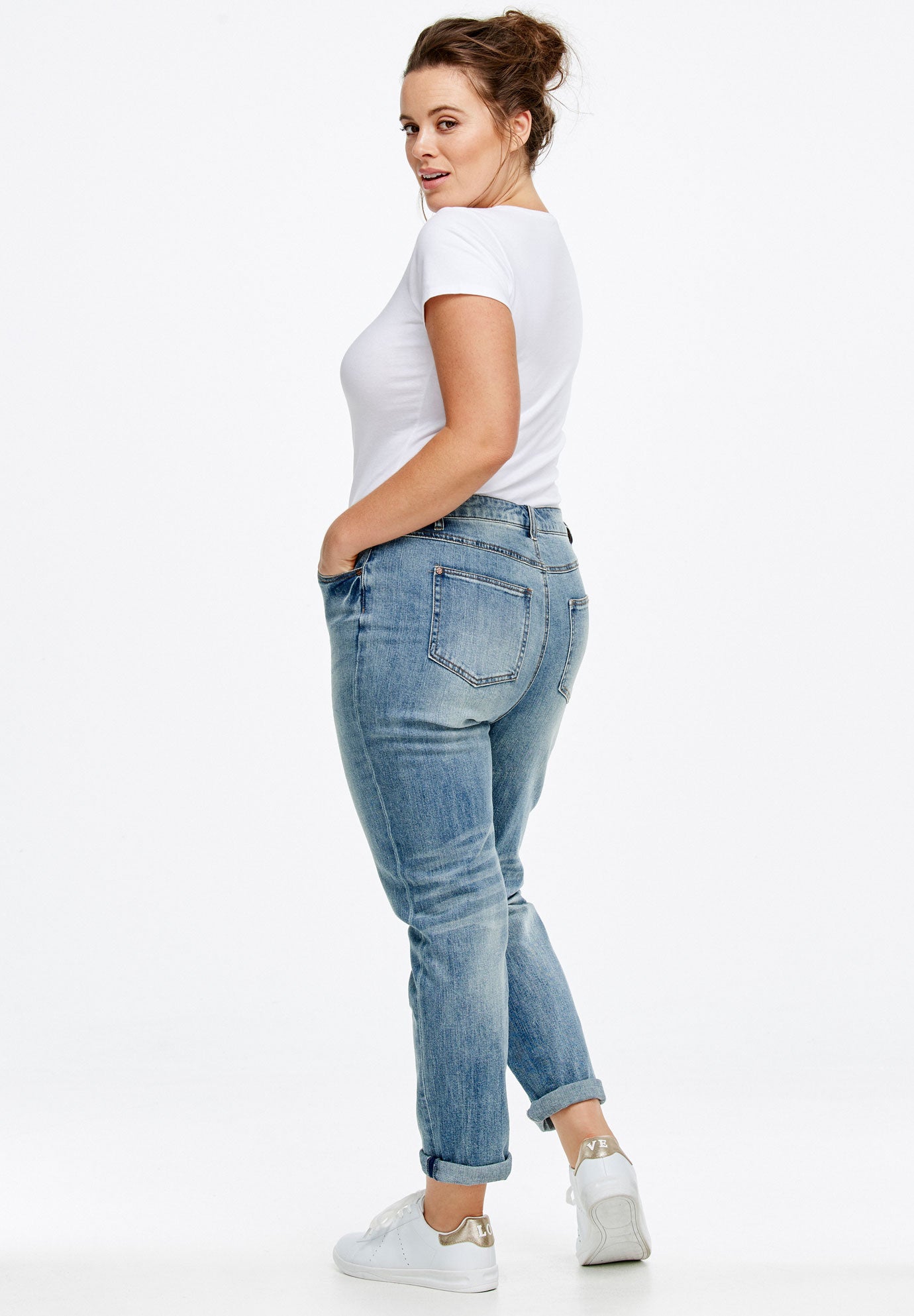 Mid-Rise Stretch Boyfriend Jeans image number 1