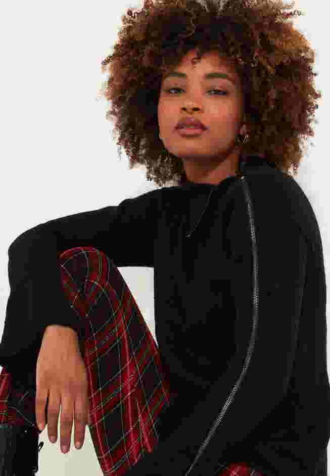 Asymmetrical Zip Neck Pullover Sweater image number 5