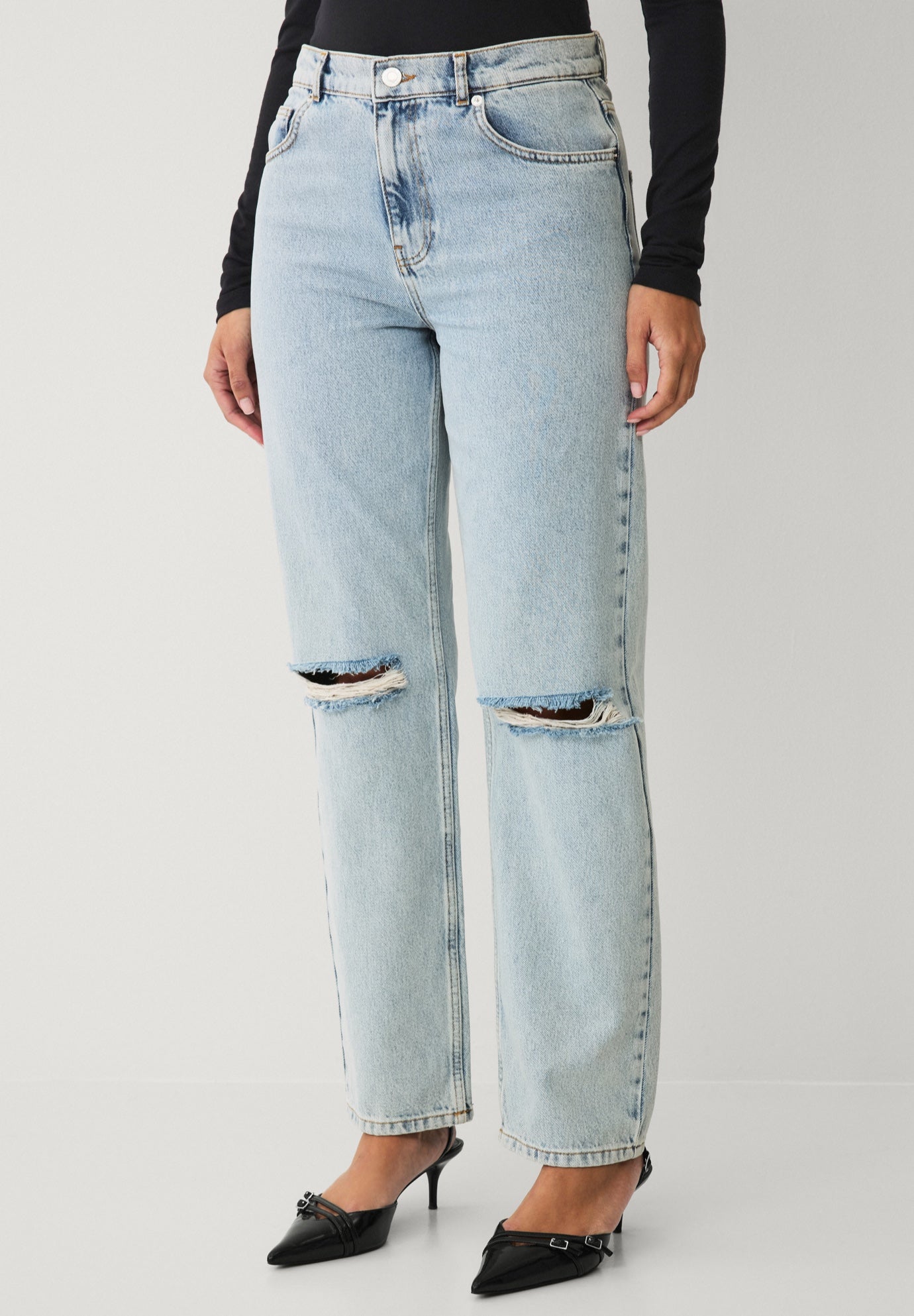 Mid-Rise Relaxed Straight Leg Jean image number 0