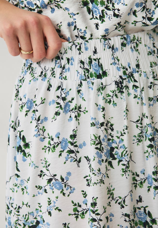 Smocked Waistband Maxi Skirt image number 2