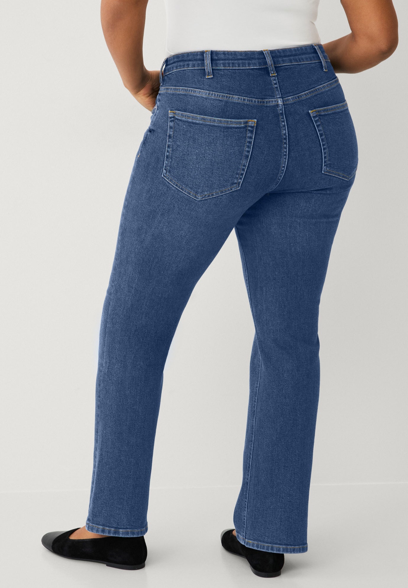 Mid-rise Stretch Bootcut Jeans image number 1
