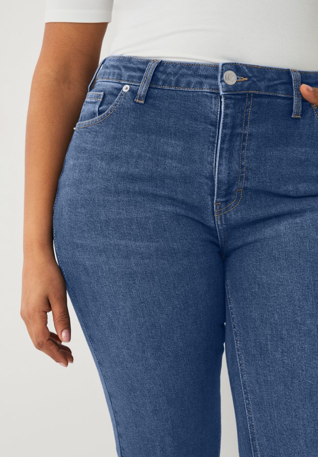 Mid-rise Stretch Bootcut Jeans image number 2
