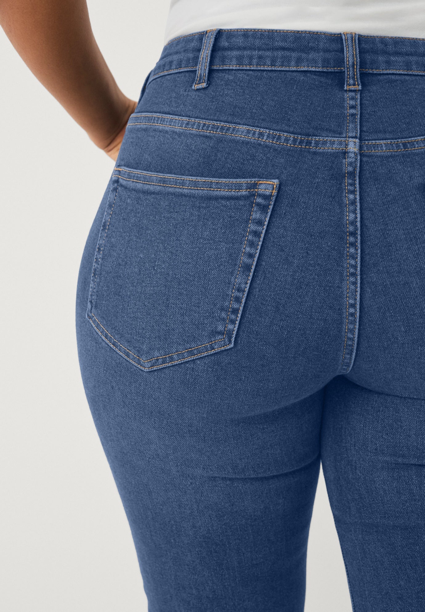 Mid-rise Stretch Bootcut Jeans image number 3