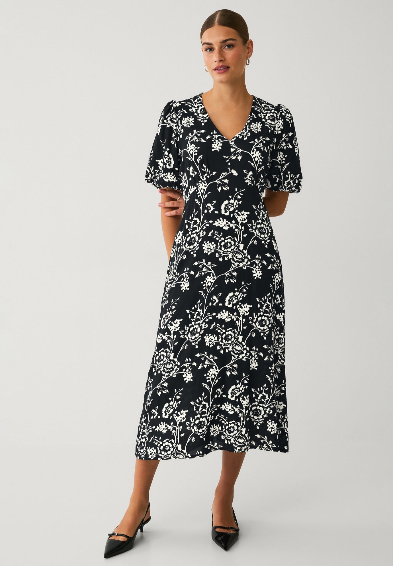 V Neck Midi Dress With Short Puff Sleeves image number 0