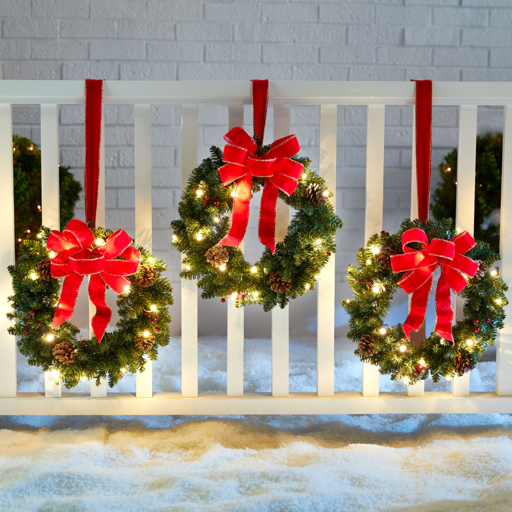 Set Of 3 Cordless Pre-Lit Mini Christmas Wreaths, BERRIES